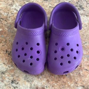 Toddler purple crocs size 7